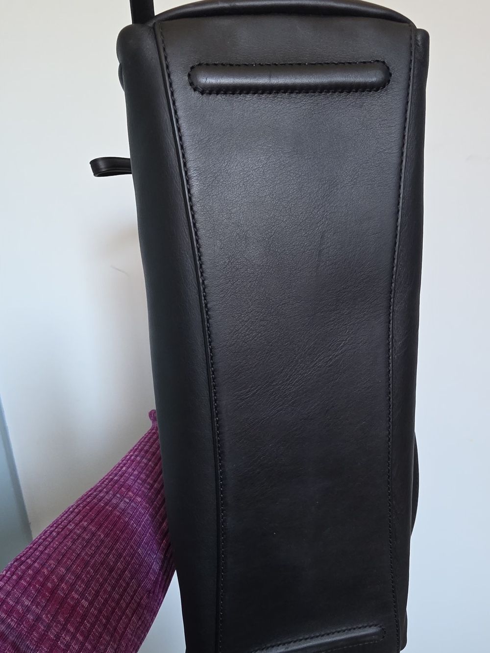Marc Jacobs Black Leather Messenger Bag. Can't Fit The 13inch Laptop - Picture 7 of 13